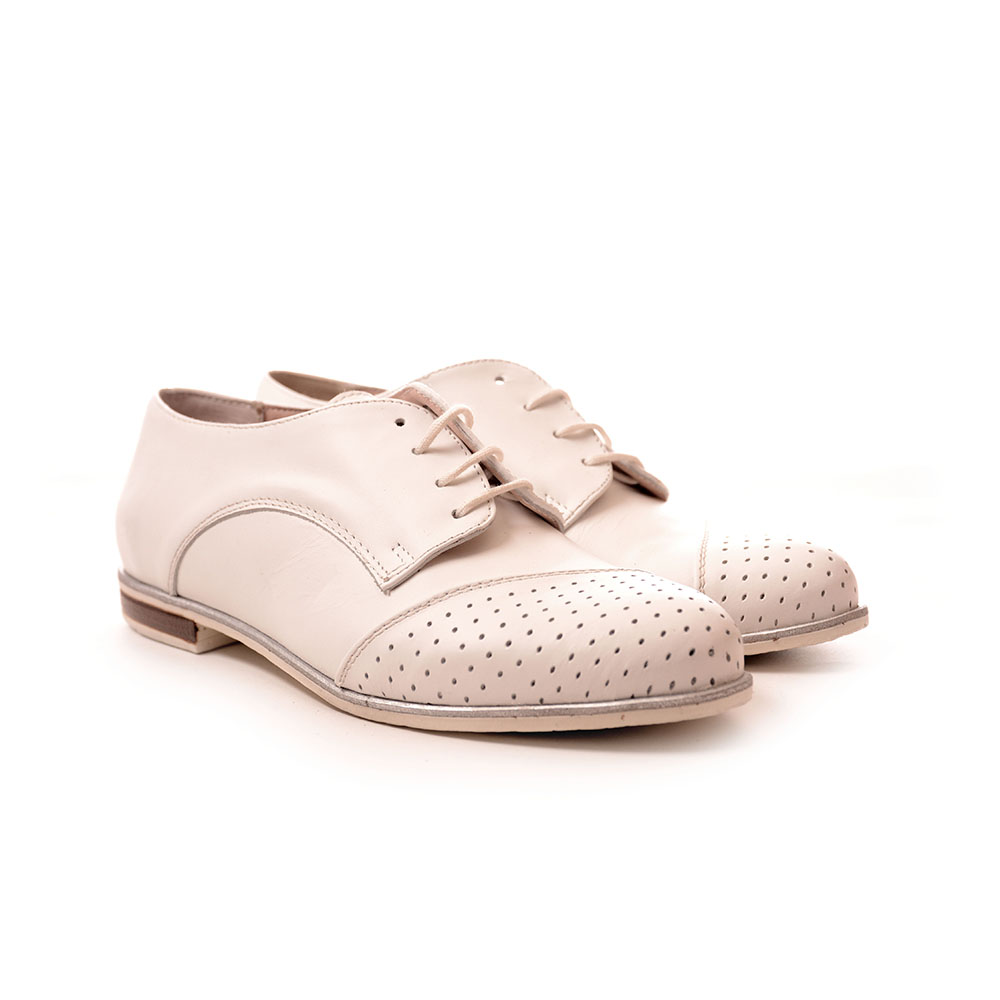 Дамски обувки от естествена кожа модел 20991 white